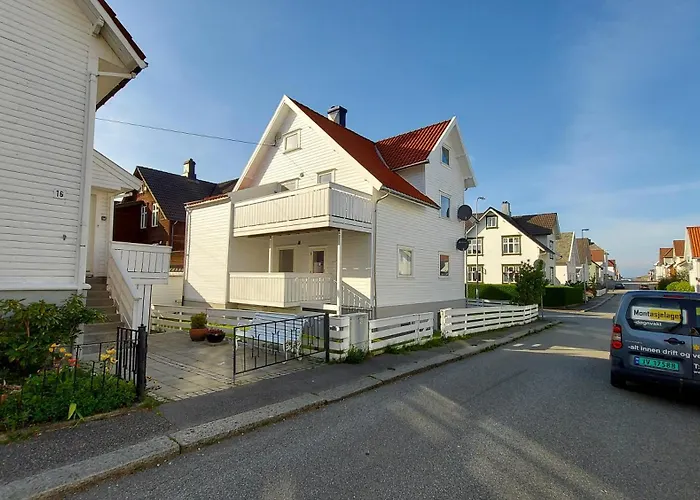 Lyse Fjord 3Br Apartment